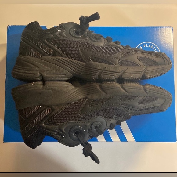 Adidas Astir in Black Womens 7.5 - Picture 2 of 5